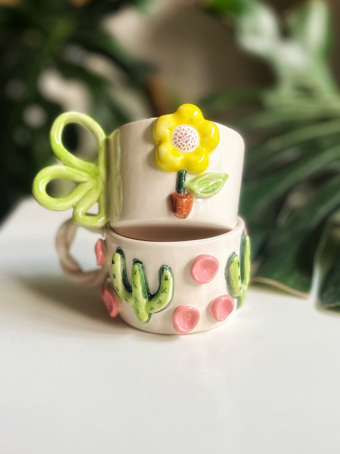 Çiçek Motifli Kupa